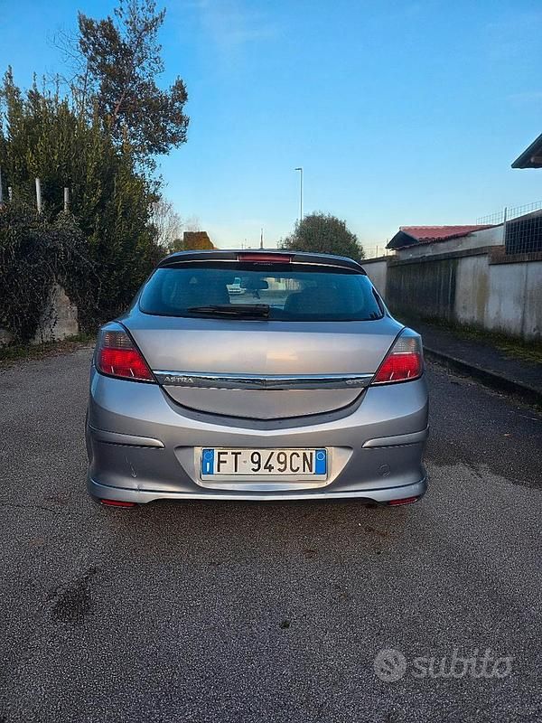 Usata Opel Astra OPC 2008 Grigio Coupé