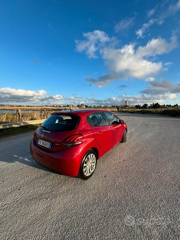 Usata Peugeot 208 75 CV (55 kW) 2016 Rosso Utilitaria