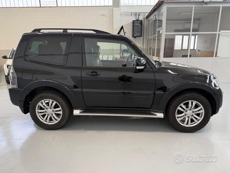 Usata Mitsubishi Pajero Instyle 190 CV (139 kW) 2017 Nero SUV