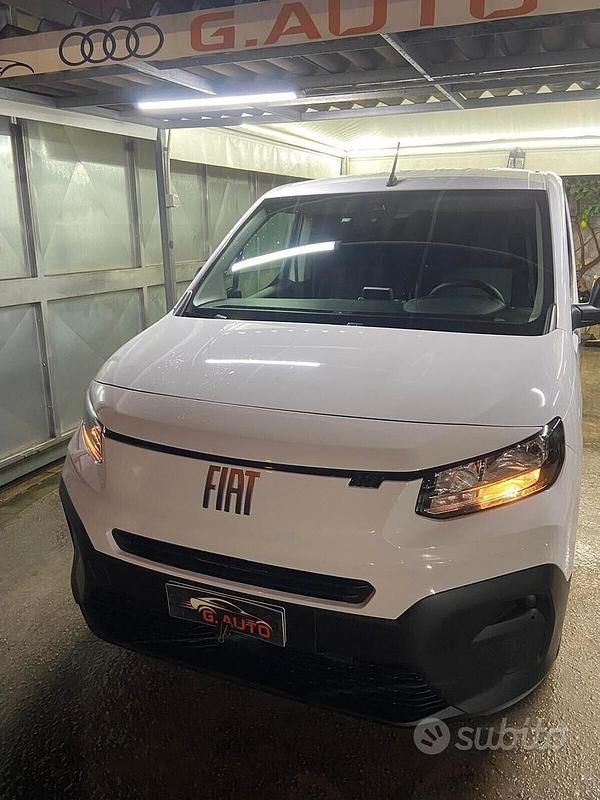 Usata Fiat Doblò 100 CV (73 kW) 2024 Bianco Monovolume