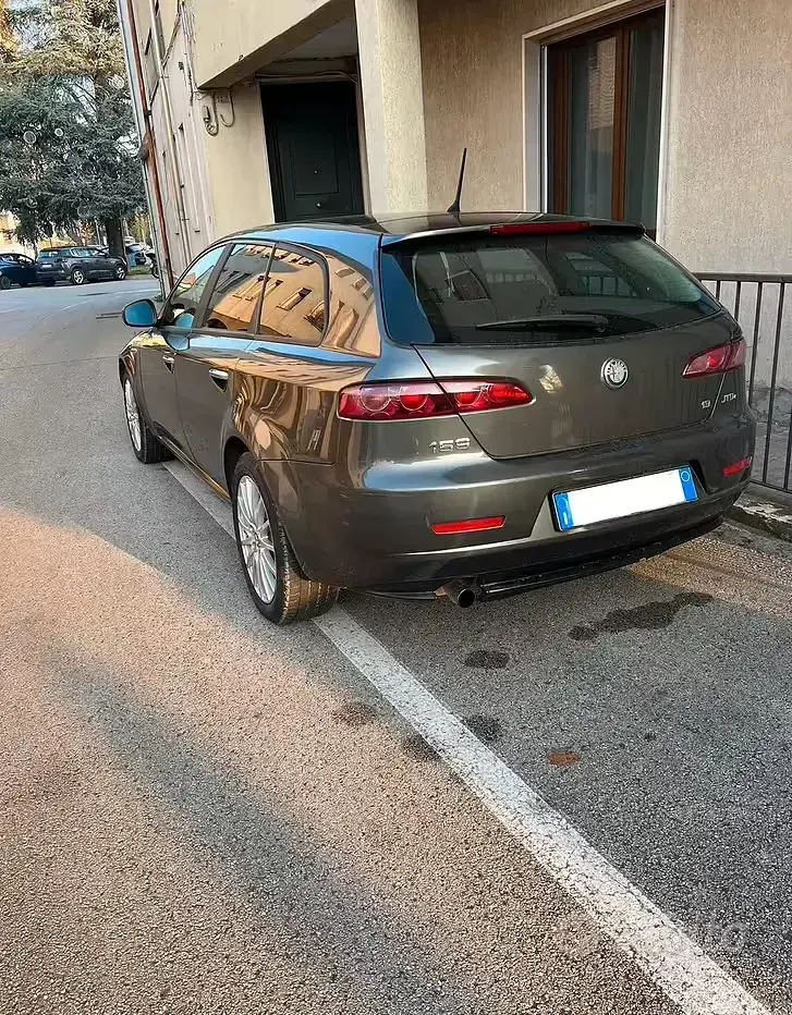 Usata Alfa Romeo 159 150 CV (110 kW) 2008 Marrone Station wagon