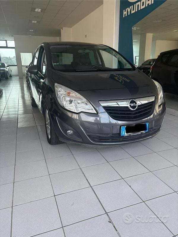 Usata Opel Meriva Cosmo 95 CV (69 kW) 2011 Grigio Monovolume