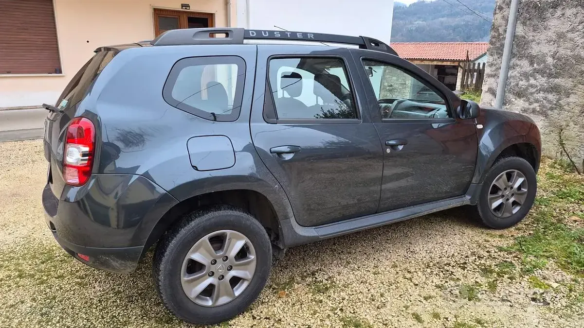 Usata Dacia Duster 110 CV (80 kW) 2014 Grigio SUV