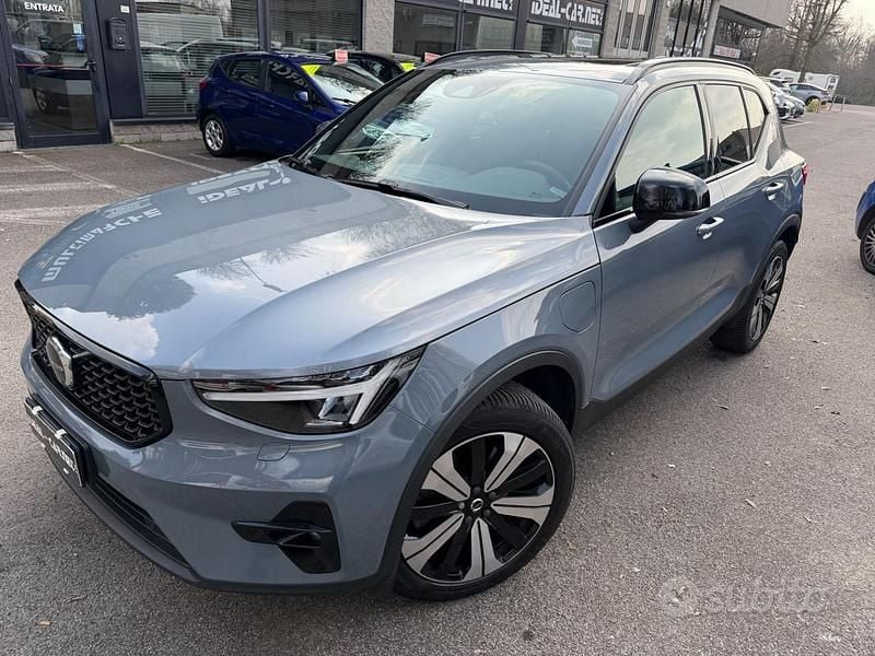 Usata Volvo XC40 129 CV (94 kW) 2023 Grigio SUV