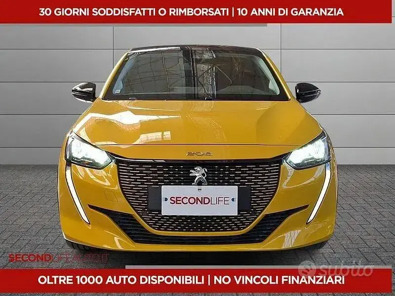 Usata Peugeot e-208 Active 56 kW (77 CV) 2022 Giallo Utilitaria
