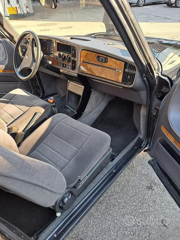 Usata Saab 900 Aero 174 CV (127 kW) 1989 Nero