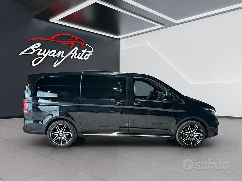 Nero Usata 2023 Mercedes V300 Premium Monovolume | 65.500 € - Immagine 1/4