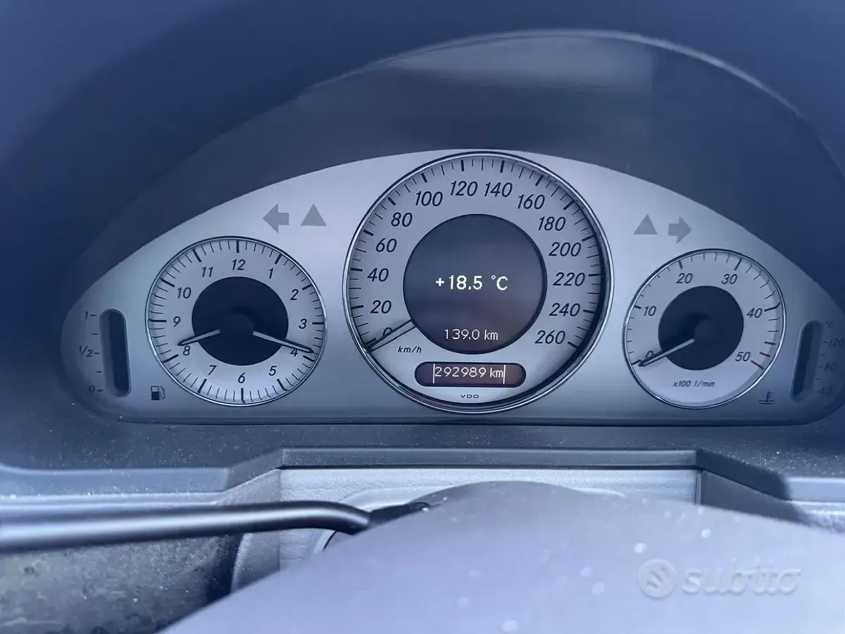 Usata Mercedes E280 177 CV (130 kW) 2005 Grigio Station wagon