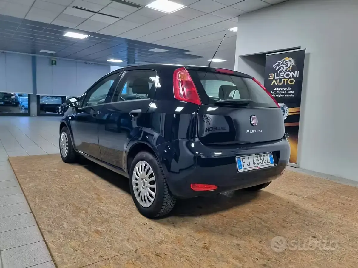 Usata Fiat Punto Street 95 CV (69 kW) 2017 Bluazzurro Utilitaria