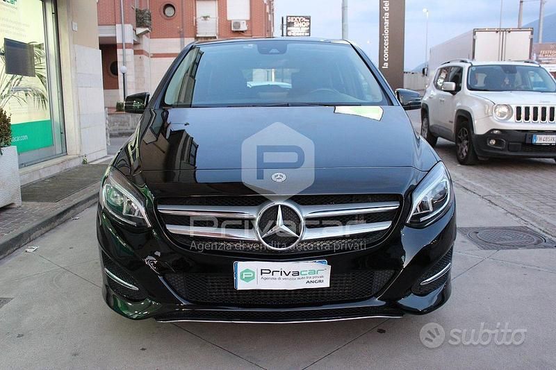 Usata Mercedes B200 150 CV (110 kW) 2019 Nero Monovolume