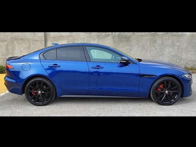 Usata Jaguar XE R-Dynamic 204 CV (150 kW) 2021 Blu/azzurro Berlina
