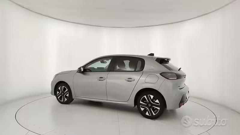 Usata Peugeot 208 Allure 101 CV (74 kW) 2025 Grigio Utilitaria