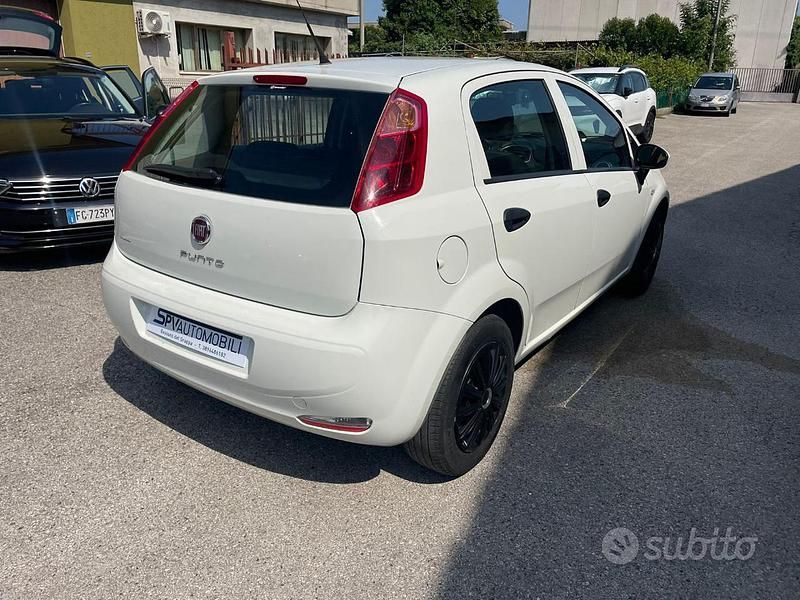 Usata Fiat Punto Street 69 CV (50 kW) 2016 Bianco Berlina