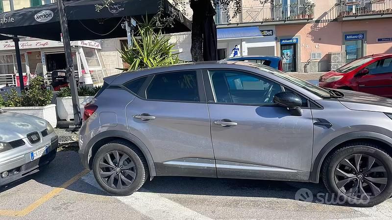 Usata Renault Captur 115 CV (84 kW) 2021 Grigio SUV