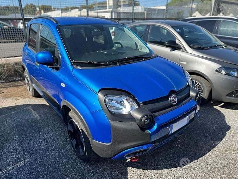 Blu Usata 2024 Fiat Panda Cross Cross Utilitaria | 9950 € (Super prezzo) - Immagine 1/4
