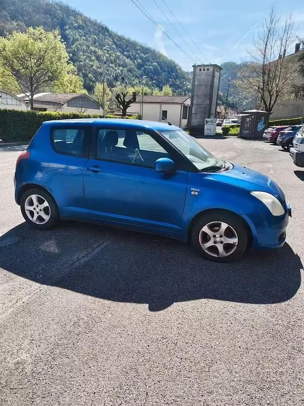 Begagnad Suzuki Swift 75 HK (55 kW) 2009 Blå Halvkombi