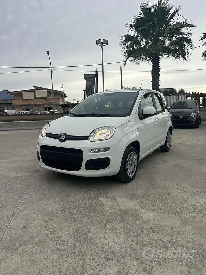 Usata Fiat Panda Lounge 69 CV (50 kW) 2019 Bianco Utilitaria