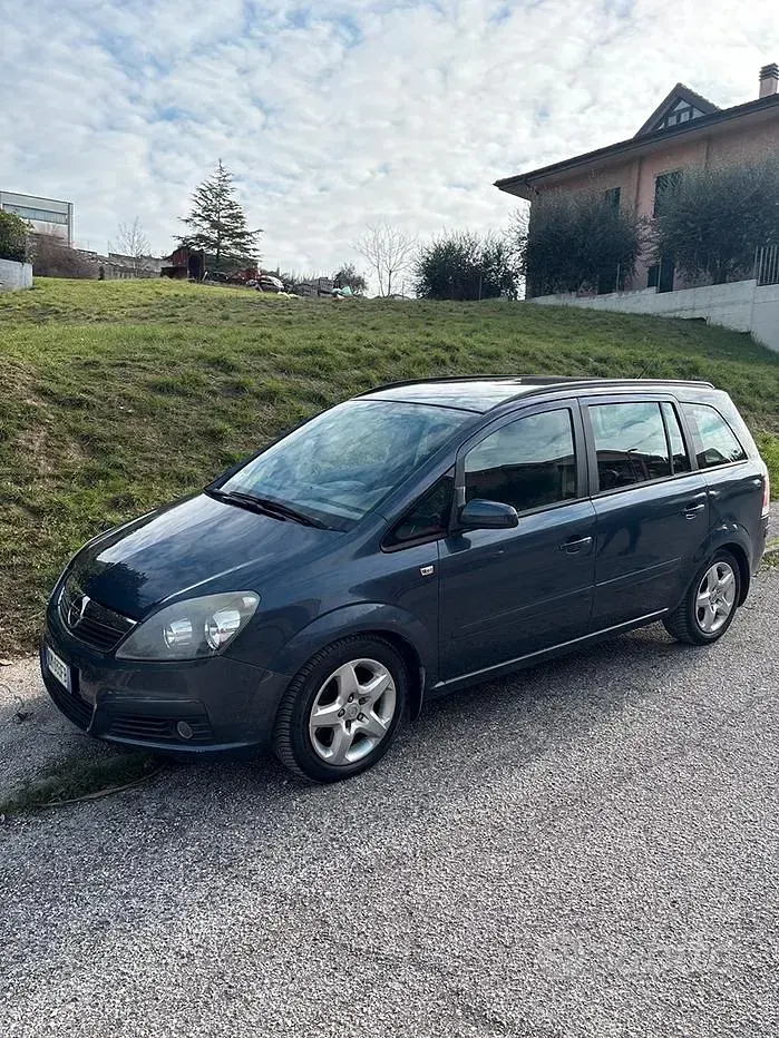 Usata Opel Zafira 120 CV (88 kW) 2008 Blu Monovolume