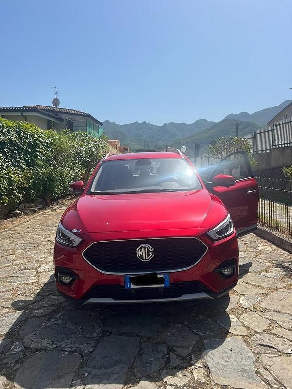 Usata MG ZS Luxury 111 CV (81 kW) 2021 Rosso Berlina