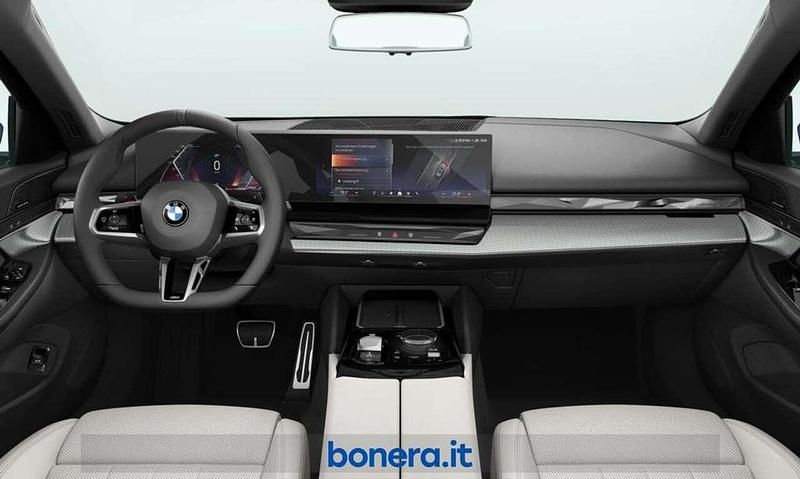 Nuova BMW 540 M Sport 303 CV (222 kW) 2025 Blu Station wagon