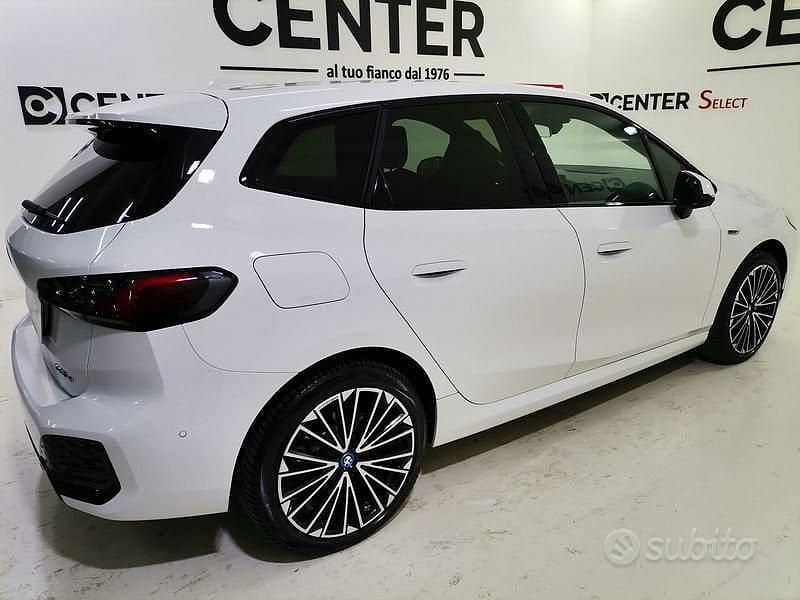 Begagnad BMW 225 Active Tourer Efficient Dynamics 245 HK (180 kW) 2022 Vit Minibuss