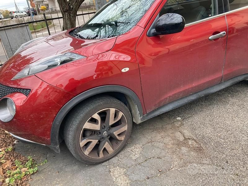 Usata Nissan Juke Tekna 110 CV (80 kW) 2013 Rosso SUV
