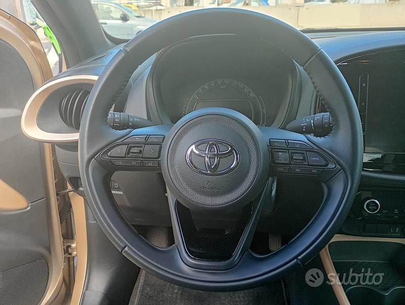 Usata Toyota Aygo X Trend 72 CV (52 kW) 2025 Giallo SUV