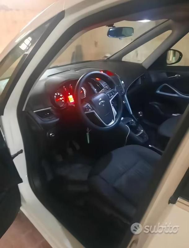 Usata Opel Zafira Tourer 140 CV (102 kW) 2014 Bianco Monovolume