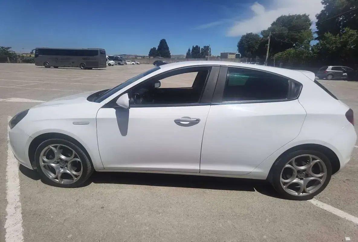 Usata Alfa Romeo Giulietta Super 150 CV (110 kW) 2018 Bianco Utilitaria