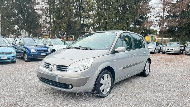 Usata Renault Scénic II Dynamique 113 CV (83 kW) 2005 Grigio Monovolume