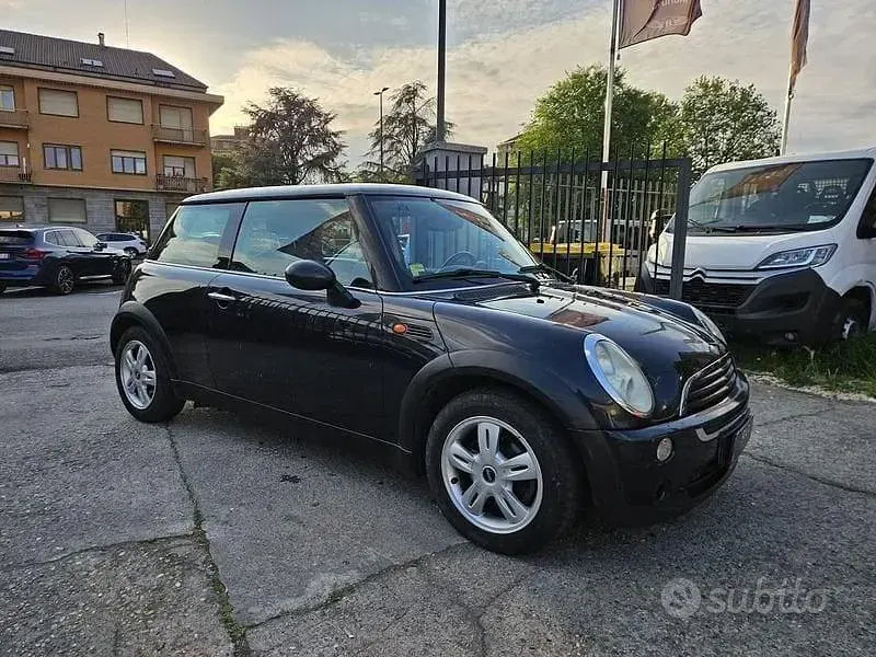 Usata Mini ONE 90 CV (66 kW) 2006 Nero Utilitaria