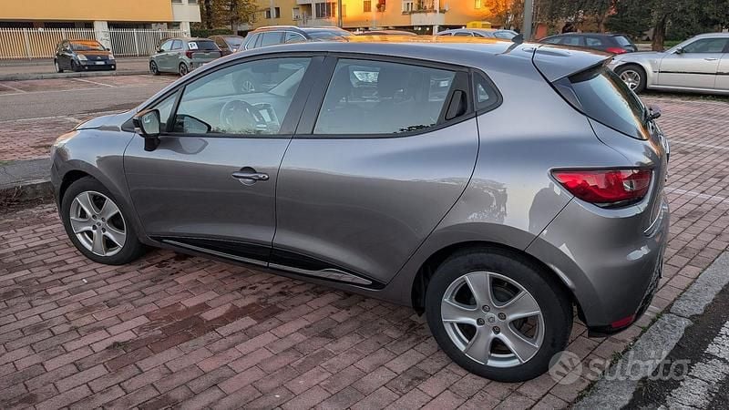 Usata Renault Clio IV Zen 75 CV (55 kW) 2016 Grigio Berlina