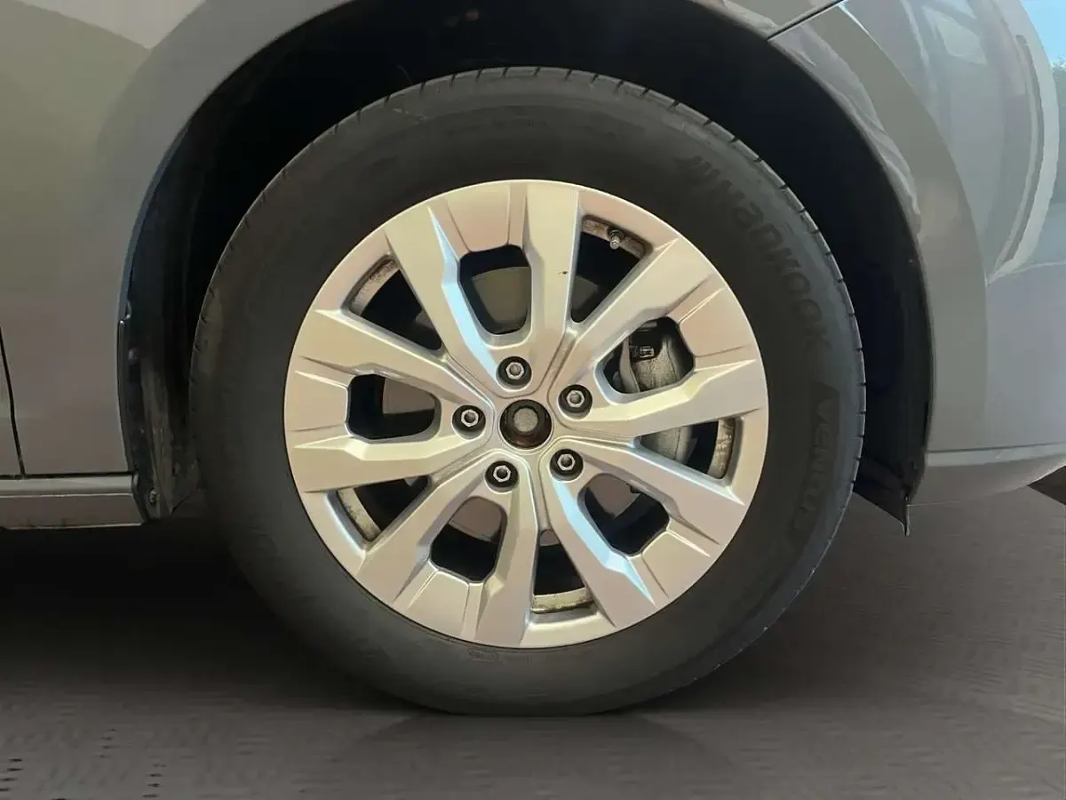 Usata Ford Tourneo Active 122 CV (89 kW) 2025 Grigio Monovolume