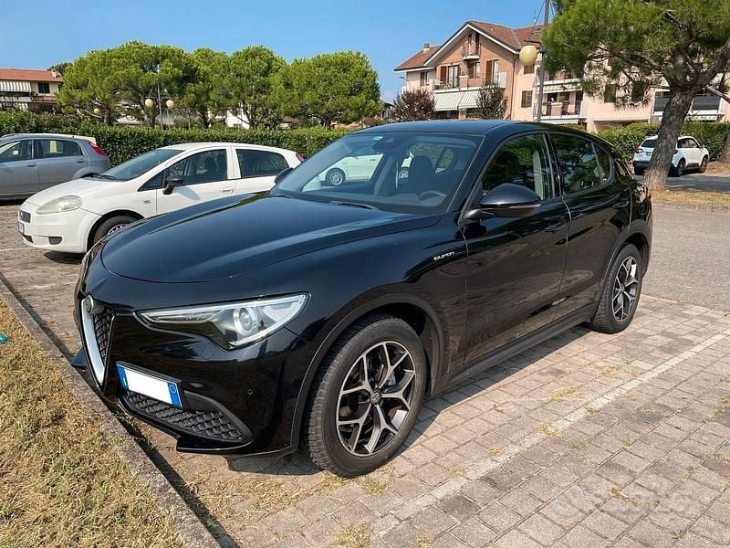 Begagnad Alfa Romeo Stelvio 150 HK (110 kW) 2020 Svart SUV