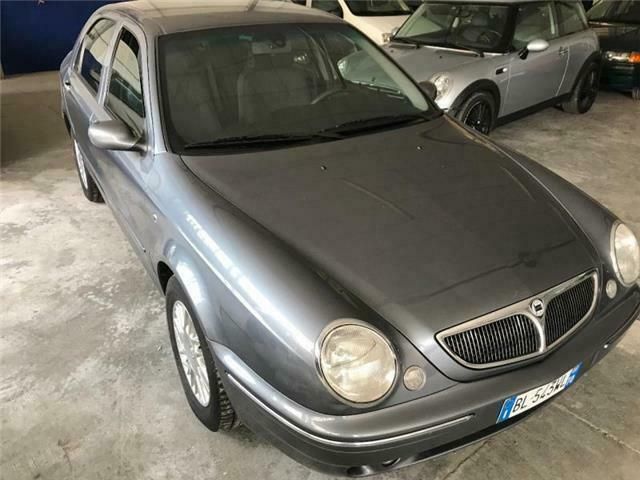 Lancia lybra 2000
