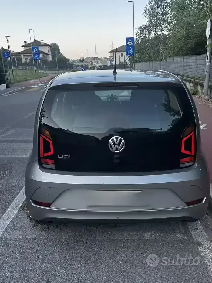 Usata VW up! 60 CV (44 kW) 2018 Grigio Utilitaria