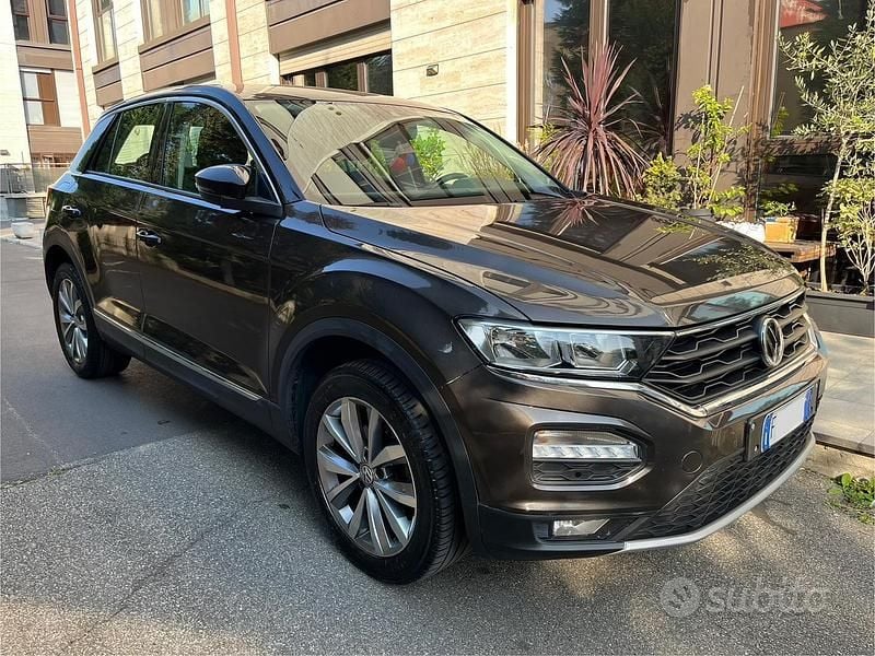 Usata VW T-Roc 116 CV (85 kW) 2019 Marrone SUV