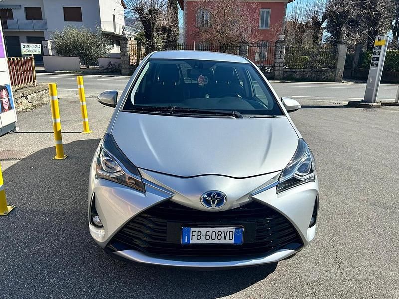Usata Toyota Yaris 69 CV (50 kW) 2015 Grigio Utilitaria