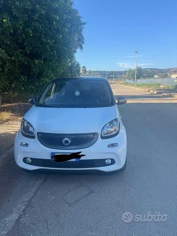 Bianco Usata 2017 Smart ForFour Due volumi | 12.000 € - Immagine 1/3