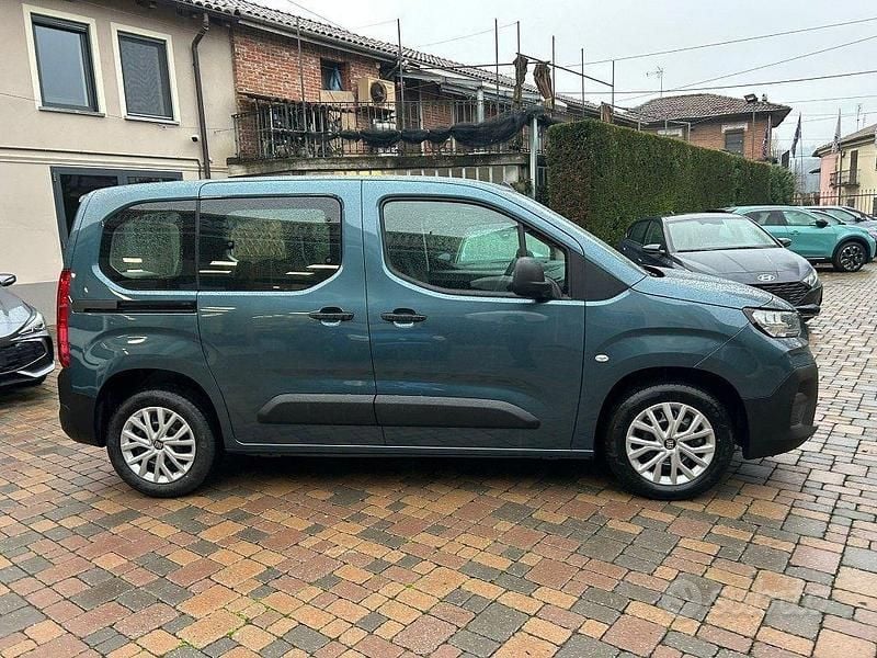 Novo Fiat Doblò 131 HP (96 kW) 2025 Azul Monovolume