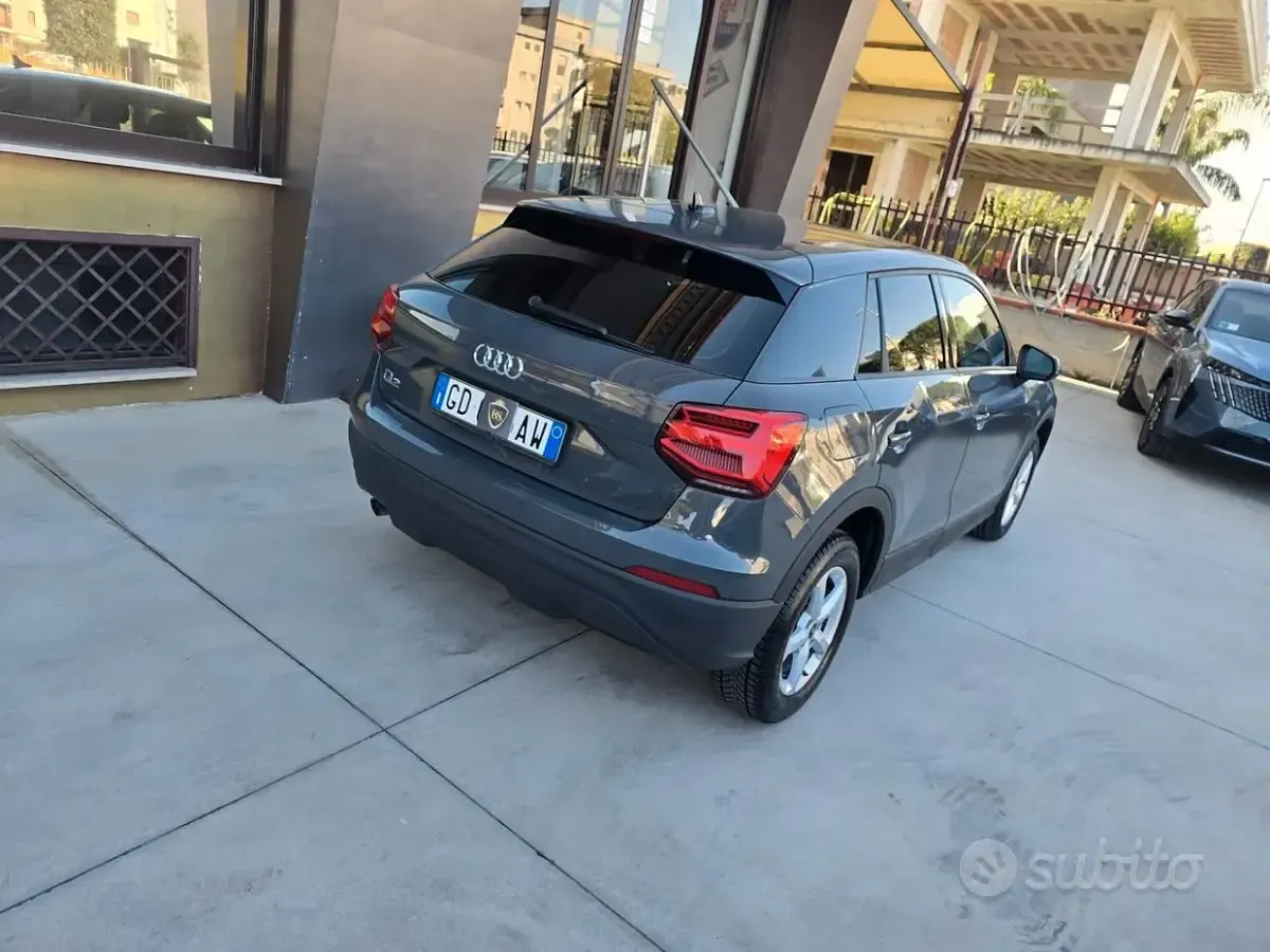Begagnad Audi Q2 Business 116 HK (85 kW) 2020 Grå SUV