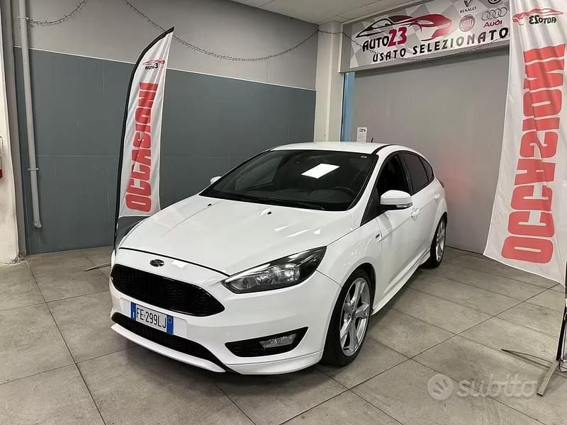 Usata Ford Focus ST-Line 125 CV (91 kW) 2016 Bianco Berlina