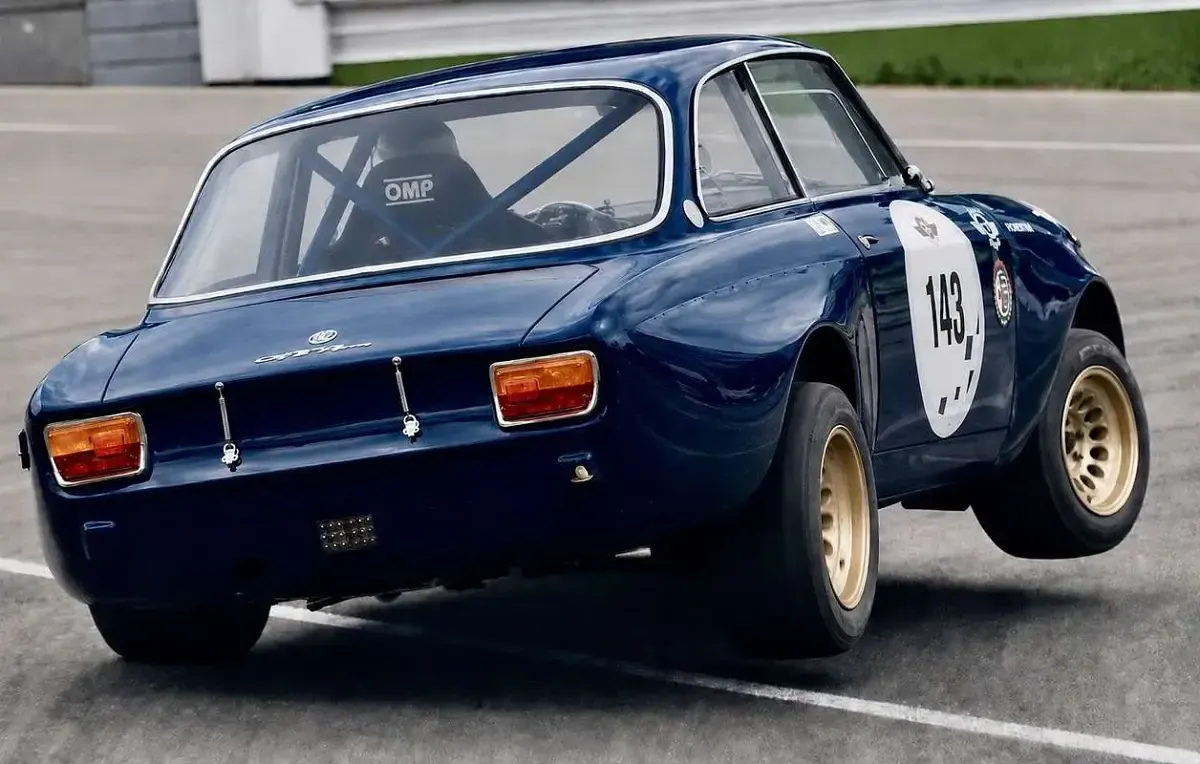 Usata Alfa Romeo 1750 220 CV (161 kW) 1971 Blu/azzurro Berlina