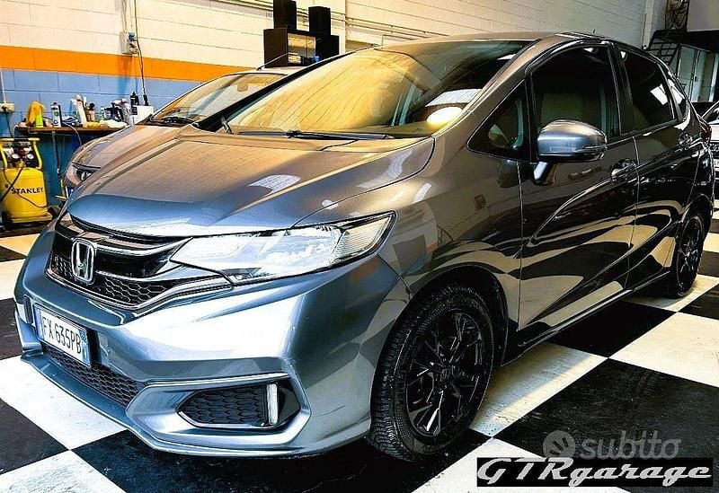 Shinnihg gray metallizzato Usata 2019 Honda Jazz Trend Due volumi | 13.900 € (Buon prezzo) - Immagine 1/4