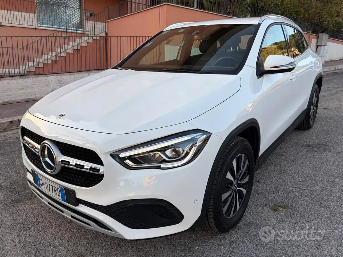Usata Mercedes GLA180 116 CV (85 kW) 2022 Bianco SUV