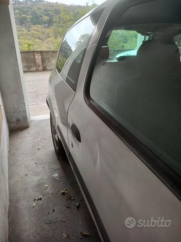 Usata Renault Clio II 107 CV (78 kW) 2000 Bianco Berlina