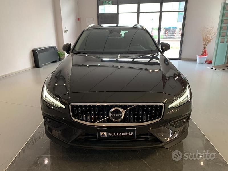 Usata Volvo V60 CC Ultimate 197 CV (144 kW) 2023 Grigio Station wagon
