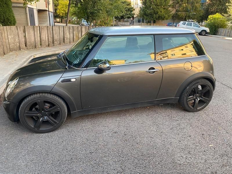Usata Mini Cooper 116 CV (85 kW) 2004 Grigio Utilitaria