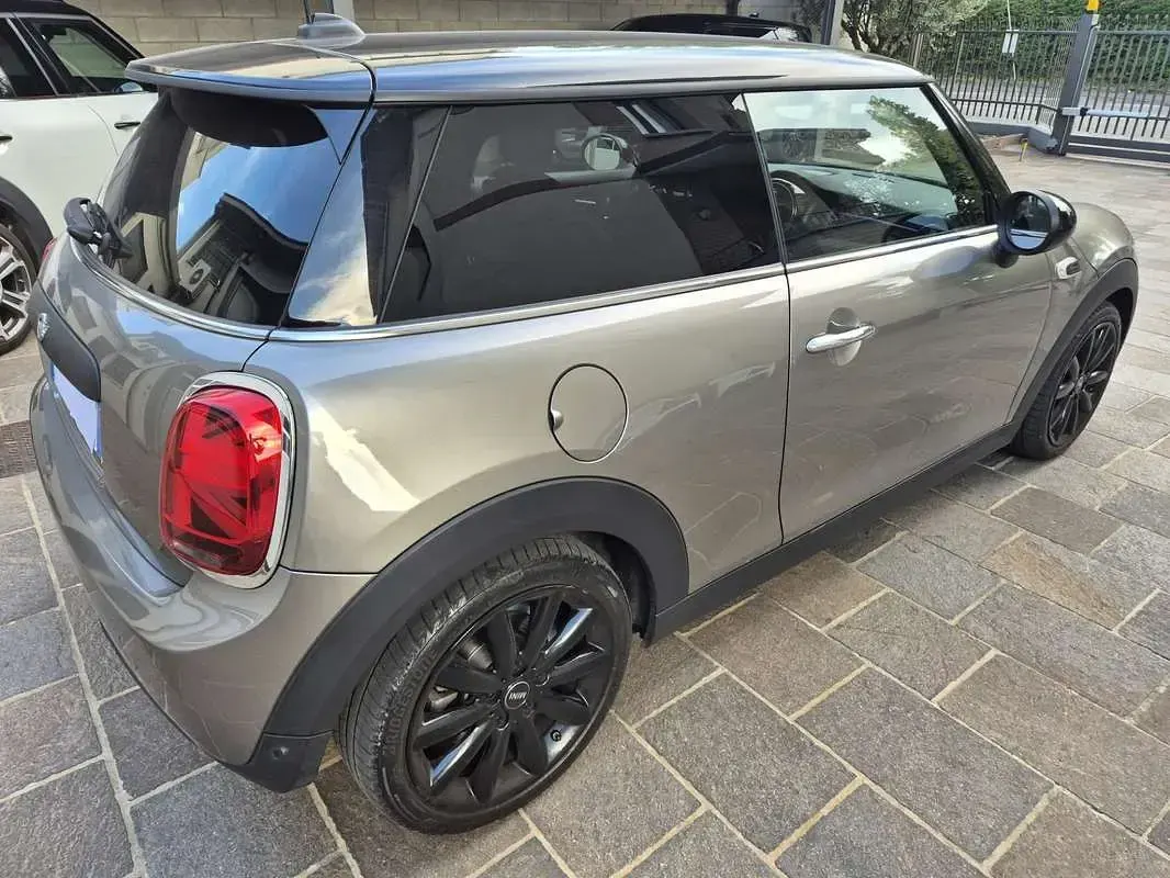 Usata Mini ONE 75 CV (55 kW) 2019 Grigio Utilitaria