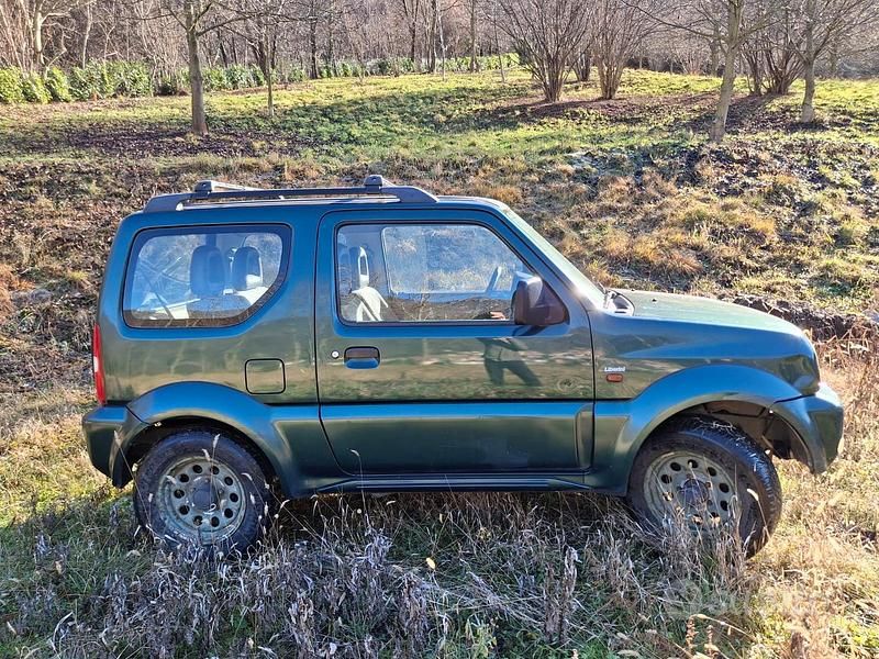 Verde Usata 2001 Suzuki Jimny SUV | 5000 € (Ottimo prezzo) - Immagine 1/4